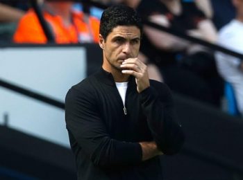 Mikel Arteta is criticized for a strange action in the dressing room