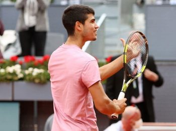 Alcaraz defeats Paul to set up semifinal match with Medvedev